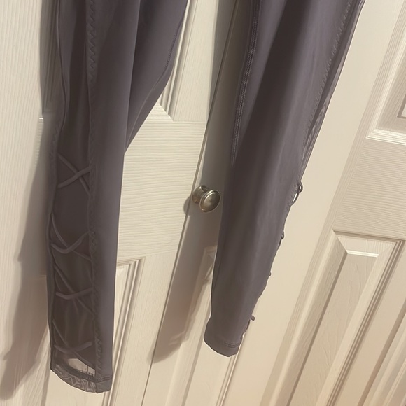 NWOT Victoria's Secret incredible essential legging in lavender size small - Picture 7 of 14